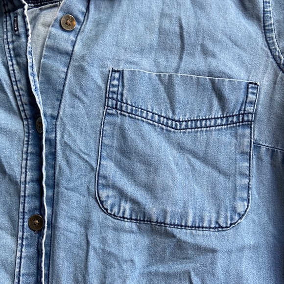 Old navy lights denim classic button down XS - Picture 3 of 5